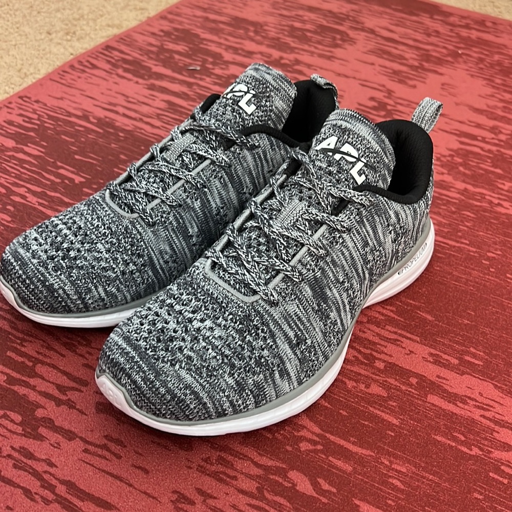 NEW. APL Techloom Pro women’s 8 running/ athletic shoe